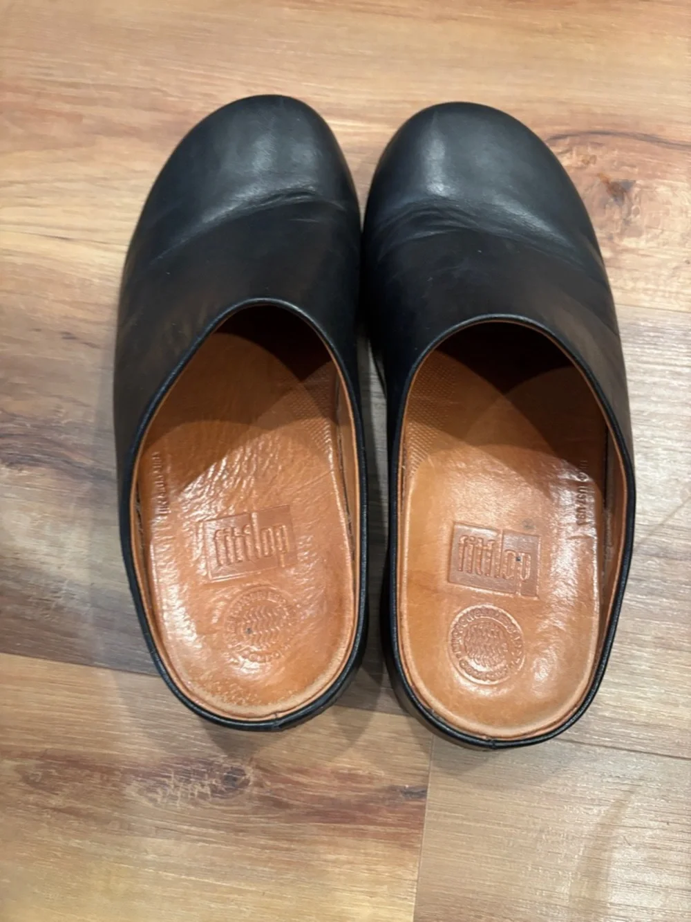Fitflop  Black Leather Slip-On Clogs size 6 - Picture 2 of 4